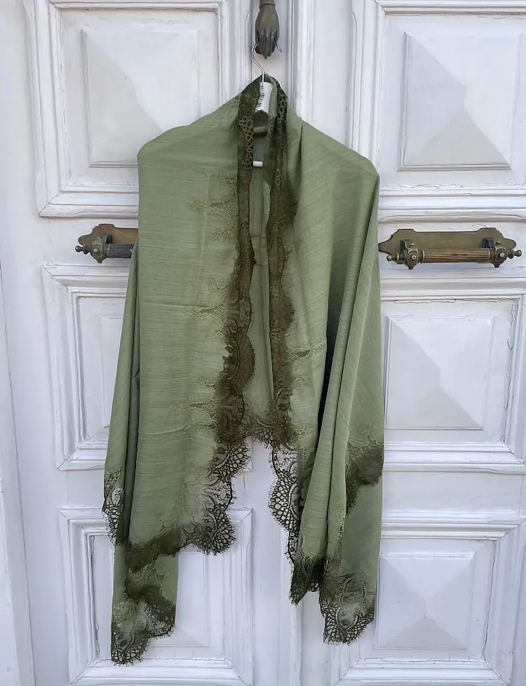 The Lace Bordered Scarf