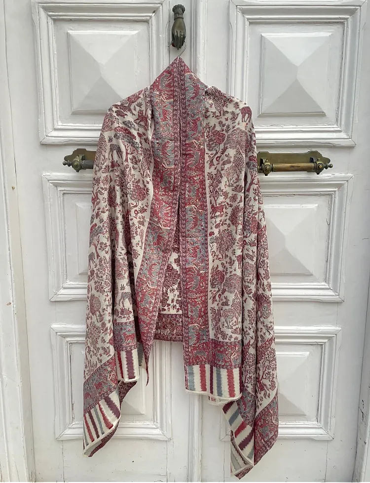 Wild life beauty shawl