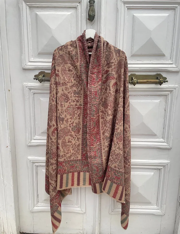 Wild life beauty shawl