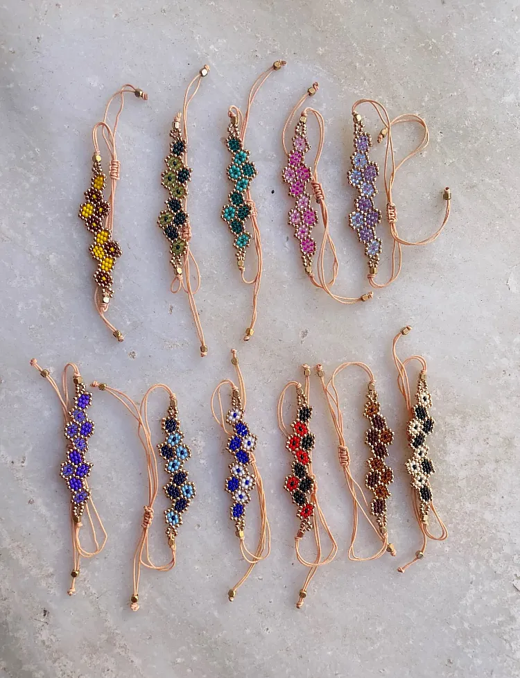 Beaded Flower Macrame bracelet