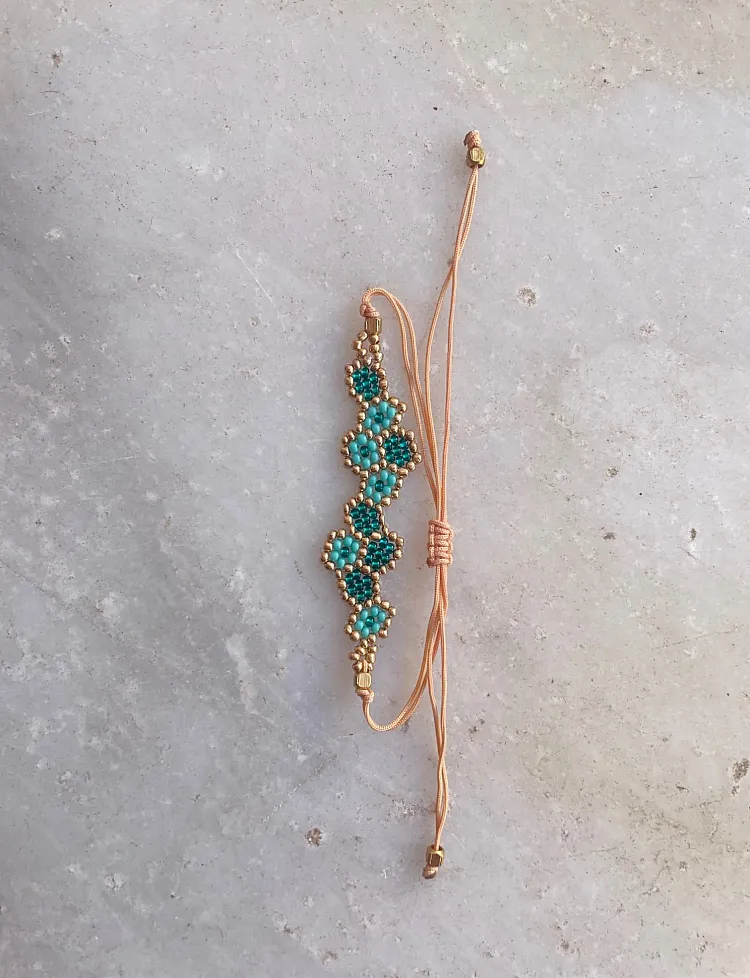 Beaded Flower Macrame bracelet