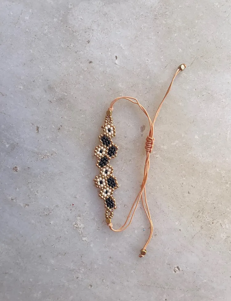 Beaded Flower Macrame bracelet